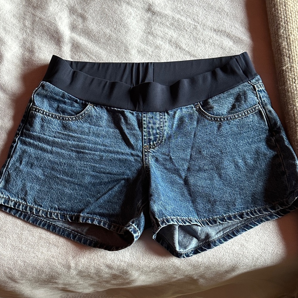Ripe Maternity Brooklyn Denim Shorts with Wide Waistband - Picture 4 of 6